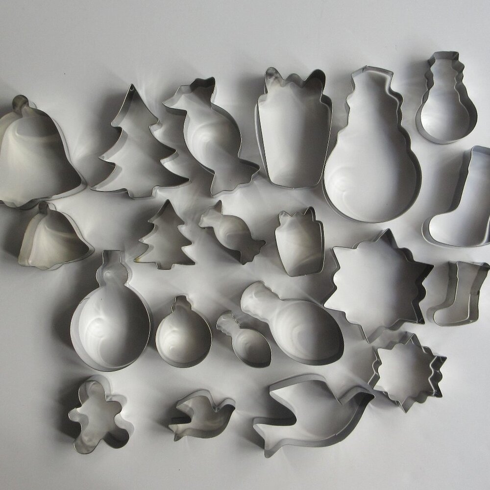 Christmas Cookie Cutters Metal Tin/Stainless Lot of 21 Matching 2" & 4" Sizes